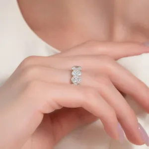 Bague d'éternité ovale en diamant cultivé en laboratoire Norentia, certifiée IGI - Product Image 2