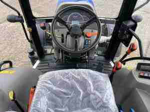 Nuevo Tractor Agrícola TE504 4WD de 65HP con Transmisión por Engranajes, Motor y Caja de Cambios en Venta - Product Image 4