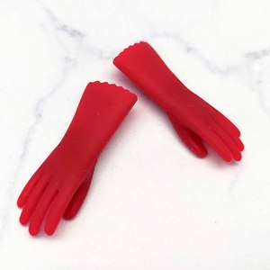 Gants miniatures en silicone rouge, accessoire de maison de poupée, modèle décoratif pour la décoration de chambre et les jeux d'imitation, pour les 14 ans et plus - Product Image 1