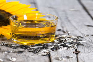 ผู้จัดจำหน่ายขายส่ง น้ำมันดอกทานตะวันบริสุทธิ์ผสมเกรดพรีเมียม ออร์แกนิค ได้รับการรับรองมาตรฐาน ISO คุณภาพสูง โอเลอิกสูง เกรดอาหาร มีจำหน่าย - Product Image 2