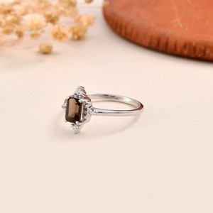 Anillo Solitario de Cuarzo Ahumado con Corte Esmeralda y Moissanita, Plata de Ley 925, Anillo de Cóctel, Elegante Regalo para Mujer - Product Image 5