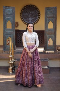 Robe de soirée longue en soie style Bollywood, brodée, Lehenga Choli, pour fêtes et mariages, infroissable, séchage rapide, de créateur - Product Image 3