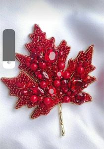 Elegante Broche Bordado con Cuentas Inspirado en la Naturaleza, con Cuentas Cosidas a Mano, Broche Bordado Floral Premium con Cuentas para Mujer - Product Image 4