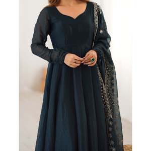 Robe de soirée de créateur, tenue de soirée, avec dupatta brodé et travail de sequins - Product Image 6