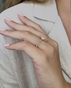 Anillo de Compromiso Elegante para Mujer, con Diamante Cultivado en Laboratorio de Corte Radiante de 2.02CT, Engaste de Puntas, Oro Sólido de 14K, Regalo de Boda para Novia - Product Image 3