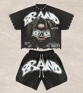 Conjunto de Ropa Urbana de Dos Piezas para Hombre: Camiseta Oversize de Lujo Personalizada, Transpirable y Sólida, y Pantalones Cortos de Mezclilla Premium Lavados con Efecto Desgastado - Product Image 2