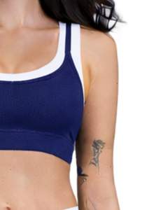 ชุดออกกำลังกายผู้หญิงสีน้ำเงินกรมท่าตัดขาว ประกอบด้วยเสื้อชั้นในกีฬาและกางเกงขาบานเอวสูง ผ้าสเตรช เหมาะสำหรับโยคะ ฟิตเนส และยิม รับผลิตตามสั่ง ขายส่ง OEM - Product Image 5