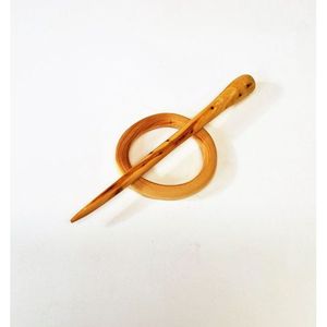 Élégante épingle à cheveux en bois faite à la main, accessoire pour cheveux pour femmes, style artisanal en bambou et en bois - Product Image 3