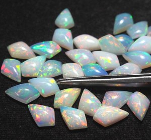 Opale en forme de cerf-volant, pierre naturelle d'Éthiopie, 11x7mm, cabochon, jeu de couleurs multicolores pour la fabrication de bijoux en gros - Product Image 4