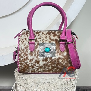 Bolsos de Cuero Vacuno Auténtico Estilo Vintage Western, Bolsos de Viaje Unisex Hechos a Mano Multiusos, Cuero con Pelo, Perfectos para Mujeres - Product Image 1