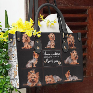Sac à main pour femme avec motif adorable de Yorkshire Terrier, impression à la demande, dropshipping, sac bandoulière en cuir, sac fourre-tout élégant et polyvalent pour femme - Product Image 2