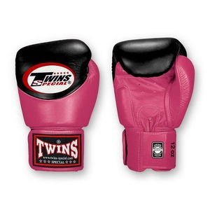 ถุงมือฝึกซ้อมคู่สีชมพูและสีดำแบบกำหนดเองได้ สำหรับคิกบ็อกซิ่ง MMA มวยไทย - Product Image 1
