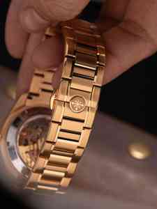 นาฬิกาข้อมือผู้ชาย รุ่น Round Alexander Ferros 9262R/08 หน้าปัดแซฟไฟร์ ตัวเรือนสแตนเลสสตีล กันน้ำ ระบบจักรกล สายแบบผีเสื้อ ระบบออโตเมติก แสดงผลแบบอนาล็อก - Product Image 6