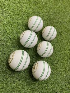 เครื่องเย็บลูกคริกเก็ตสีขาว หนังโครเมียม - Product Image 5