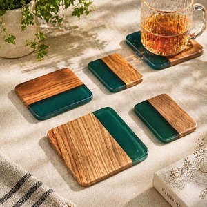 Juego de Posavasos Decorativos de la Mejor Calidad, Estilo Clásico Elegante, Posavasos de Resina y Madera con Acabado de Piedra Duradero - Product Image 1