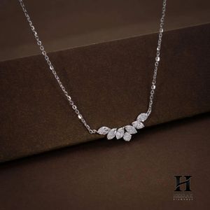 Collar con Colgante de Diamantes en Forma de Marquesa, Elegante Colgante de Oro Blanco de 18K, Joyería Delicada con Múltiples Piedras para Mujer - Product Image 3