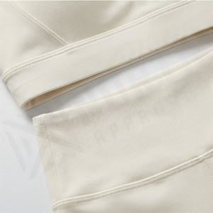 Ensemble de yoga réversible personnalisé et tendance à motif uni pour adultes grandes tailles – Tenue de sport et d'exercice pour la gym et le fitness - Product Image 5