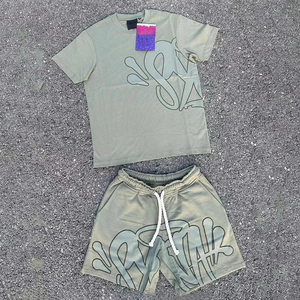 เสื้อยืดและกางเกงขาสั้นสีแดงสุดหรู ดีไซน์เนอร์ออกแบบโลโก้คุณภาพเยี่ยมสั่งทำได้ ชุดเซ็ตสองชิ้นสำหรับผู้ชาย ชุดฤดูร้อนขายส่งราคาถูก - Product Image 3