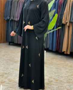 Abaya pour l'Aïd avec de magnifiques broderies, ensemble deux pièces, idéal pour l'Aïd et les occasions spéciales 2026 - Product Image 2