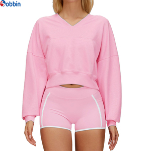 Ensembles de sport d'hiver personnalisés pour femmes grandes tailles, comprenant des sweats à capuche courts à col en V et des shorts à manches longues, 2 pièces - Product Image 4