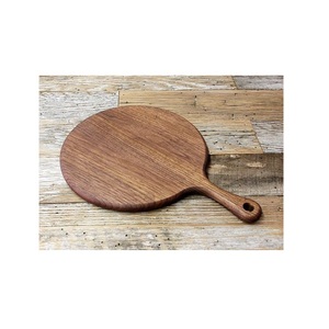 Planche à découper rustique en bois naturel faite à la main, planche de service solide pour la cuisine avec poignée pour la préparation et le service des aliments - Product Image 1