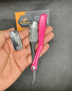 Afeitadora de Estilo Japonés para Hombre, de Una Sola Cuchilla, Personalizada, Profesional, de Acero Inoxidable, con Mango de Plástico Negro - Product Image 3