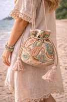 Sac Potli Indien Peacock avec Broderie Faite Main, Pochette Designer Potali pour Anniversaire par Glowin Fashion