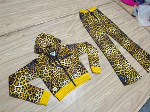 Sudadera con Capucha para Mujer, Diseño de Leopardo Sublimado, Ligera, Ecológica, Transpirable, de Algodón French Terry, con Bordado y Lavado Ácido - Product Image 3