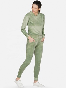Conjunto de chándal de terciopelo de dos piezas con cremallera y pantalón corto, con logo personalizado de diamantes de imitación, para mujer, colección Primavera 2026 - Product Image 4