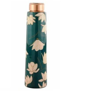 Bouteille de stockage d'eau pour ustensiles de cuisine, pour les bienfaits ayurvédiques, nouvelle arrivée, bouteille en cuivre avec autocollant émaillé imprimé. - Product Image 2