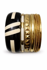 Elegantes brazaletes hechos a mano <span class=keywords><strong>de</strong></span> madera, resina y metal con diseño <span class=keywords><strong>de</strong></span> moda contemporáneo para compradores <span class=keywords><strong>de</strong></span> joyería premium. - Product Image 3