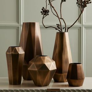 Vase de table moderne en bronze, fait main, pot à fleurs décoratif en métal avec finition texturée pour la décoration intérieure - Product Image 3