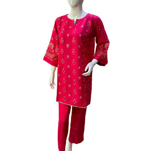 Camisa frontalmente bordada con pantalón liso a juego en tela cómoda, con bordados elegantes para un estilo diario con estilo. - Product Image 2