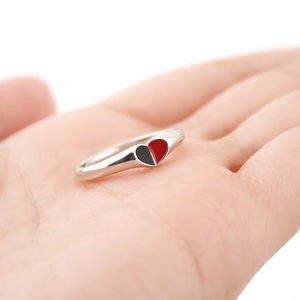 Anillo de Plata de Ley 925 con Corazón Esmaltado en Negro y Rojo para Mujer - Product Image 1