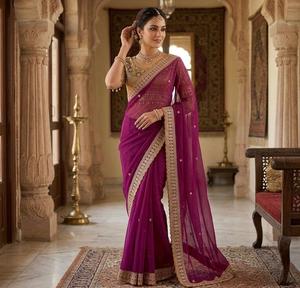 Sari en soie Rangoli avec broderie Zari et travail de sequins, bordure Arco, et chemisier en soie entièrement brodé avec un travail lourdement orné. - Product Image 4