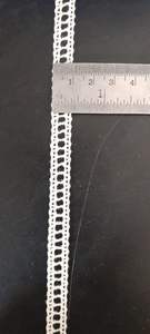 Dentelle Crosiya de qualité supérieure avec un élégant motif crocheté fait main pour les vêtements ethniques et de mode. - Product Image 3