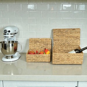 Lot de 2 paniers de rangement rectangulaires emboîtables en jacinthe tressée à la main avec couvercle ISLA pour étagères, placards et organisation domestique – Vente en gros - Product Image 1