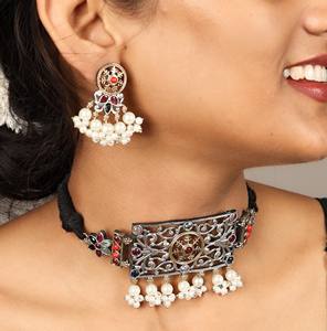 ชุดสร้อยคอโบฮีเมียนสีเงินออกซิไดซ์ พร้อมต่างหูหยดน้ำมุกและออนิกซ์ สำหรับเป็นของขวัญวันครบรอบแต่งงาน - Product Image 1