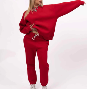 Ensemble de survêtement rouge de luxe tendance pour femme, personnalisé en molleton bouclette et ensemble de jogging élégant |   Ensemble de survêtement de sport haut de gamme - Product Image 2