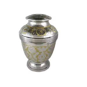 Urna Funeraria Metálica de Estilo Tradicional, Calidad de Exportación, para Entierro, Memorial y Uso Religioso, Disponible para Exportación desde India - Product Image 6
