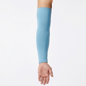 Manchons de compression bleu clair anti-UV respirants en polyester 80g pour femme adulte, sans couture, teint uni, protection cycliste - Product Image 3