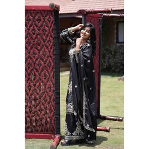 Hermoso conjunto de traje de trabajo con bordado de múltiples agujas para mujer para fiestas - Product Image 1