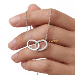 Collar con Colgante de Diamante de Lujo, Símbolo de Amor Eterno, Joyería de Oro para Mujer, Perfecto para Aniversario de Bodas y Estilo - Product Image 3