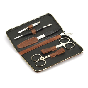 Kit de Manicura Metálico Premium 5 en 1 con Cortaúñas, Tijeras y Herramientas en Estuche de Cuero Portátil para Adultos - Product Image 4
