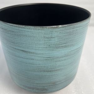 Elegante macetero de hierro con pátina y acabado lacado para sala de estar, patio, jardín y exhibición de plantas en interiores. - Product Image 5