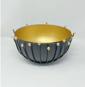 Grand bol de service en laiton doré pour la cuisine indienne et la présentation traditionnelle des repas. - Product Image 5