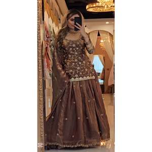 Ropa de Diseñador India y Pakistaní, Hermoso Top Lehenga y Dupatta para Fiestas - Product Image 2