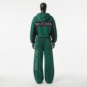Conjunto Deportivo de Dos Piezas para Mujer: Sudadera con Capucha, Cierre y Cinturón Bordado, y Pantalones Anchos de Felpa - Product Image 4
