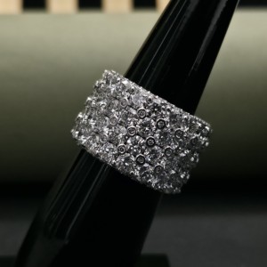 Bague Hip-Hop de Luxe Personnalisée avec Diamants DOPE JEWELLS, en Acier Inoxydable Plaqué Or 18K, Sertie de Moissanite et Pavée de Pierres - Product Image 1