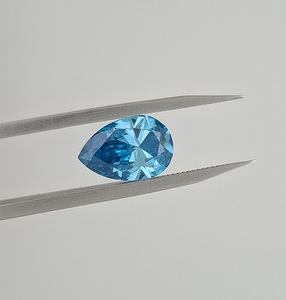 พลอยสังเคราะห์ทรงลูกแพร์ สีฟ้าเข้ม 1 กะรัต รับรองโดย IGI ผลิตในห้องปฏิบัติการด้วยวิธี CVD HPHT ความสะอาดระดับ VS1 สำหรับงานหมั้น - Product Image 1